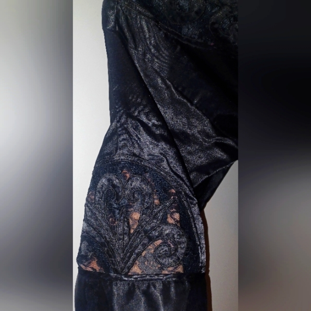 Vintage Robe - Picture 2 of 5